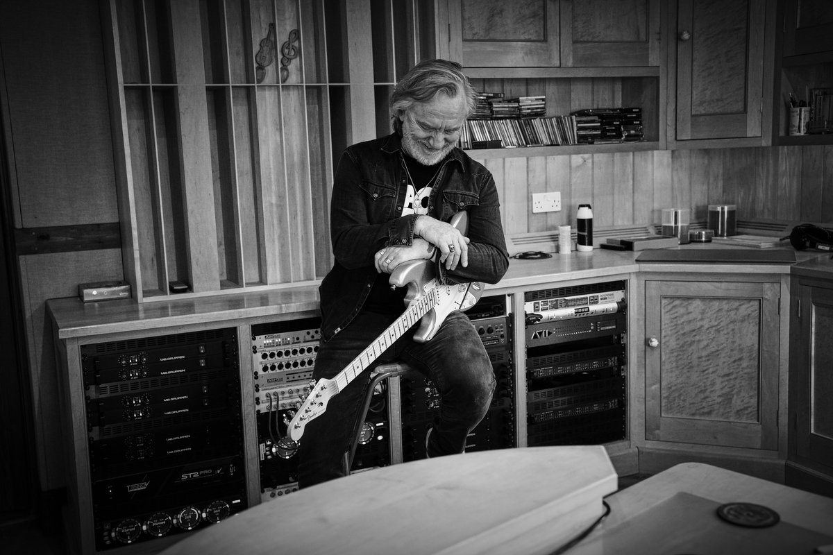 Why am I laughing? Well, it's only just over 2 weeks until we kick off the UK tour in Birmingham and obviously I'm very excited! Tickets here;
lukemorleyonline.com/gigs
Thanks to all who've bought &amp; listened to the new album. Let me know which songs you'd like to hear.
Luke