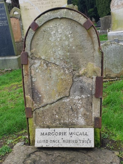 🖤🖤🖤
#MementoMori

"LIVED ONCE BURIED TWICE"

In 1705, an Irish woman named Margorie McCall died of a fever and was buried right away to prevent the fever from spreading. She was laid to rest wearing her very expensive wedding ring because her finger was too swollen for it to
