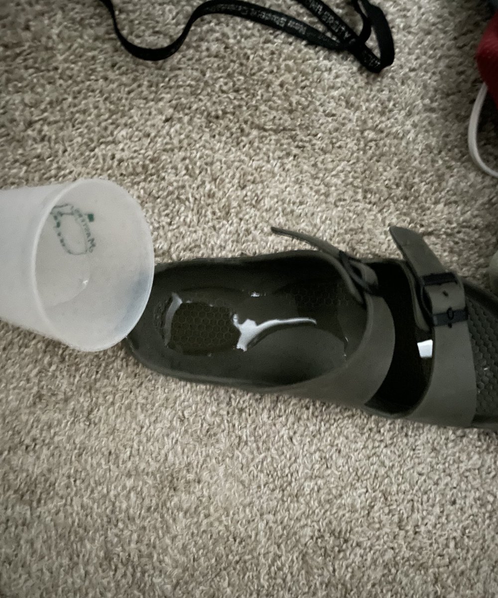 What a way to start game week. 

Late last night I moved my cup of water from my nightstand to the floor.

This morning I woke up and the cup was knocked over BUT it all spilled into my sandal 🙏🏼

Don’t ask me why my sandals were near my bed last night I was tired.

Momentum.