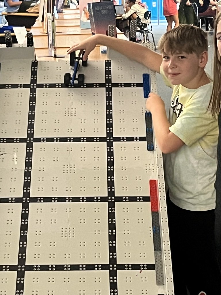 northmiddlestar's tweet photo. 🤖💡 NMS STEM students are putting their robotics skills to the test! Using forces of motion, they’re building &amp; racing their own VEX Gravity Cars 🚗✨ #NorthNation #STEMStars #FutureEngineers https://t.co/35HaalXrkG