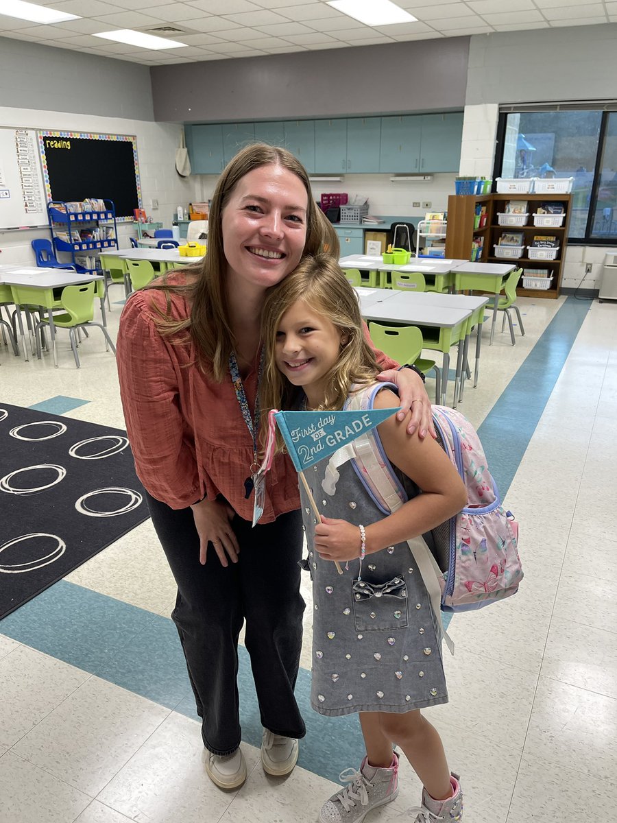CraigDodson14's tweet image. First Day of 2nd Grade! 🥹🍎📚#CamrynReese #SecondGrader @NHVoyagers