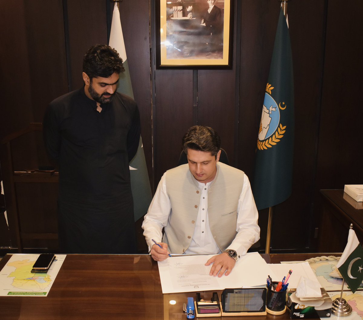 ڈپٹی کمشنرپشاورکیپٹن (ر) ثناء اللہ خان نے آج بروزپیراپنے عہدے کا چارج سنبھال کر باقاعدہ طور پرکام کا آغاز کر دیا۔ کیپٹن (ر)ثناء اللہ خان گریڈ 18 کے (PAS)آفیسر ہیں۔ اس سے پہلے وہ ڈپٹی کمشنر ایبٹ آباد، ڈپٹی کمشنر خیبراور ڈپٹی کمشنر صوابی سمیت دیگر اہم عہدوں پر تعینات رہ چکے ہیں۔