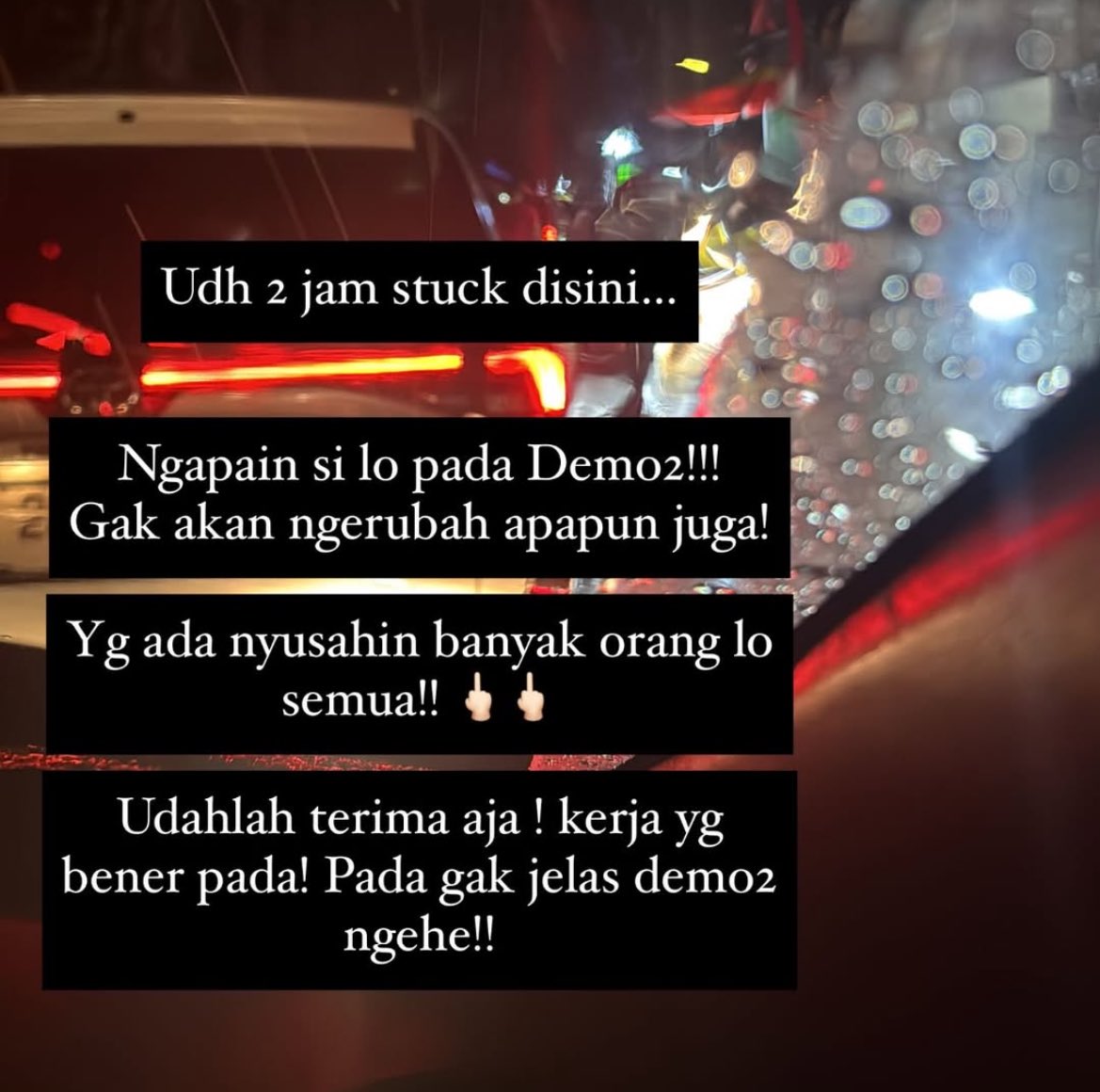seninselasarsbu's tweet image. DEMI ALLAH GUE MARAH BANGET ADA ORANG BEGINI. Ya allah tai banget ni orang gaada empatinya. Ya kalo ada demo pasti bakalan macet. Expect apa lo sama situasi kaya gini? Demi allah gue elus dada sama  respon nya jga. Kaya otak lo dimanasi?😤🤯🤬🤬🤬
