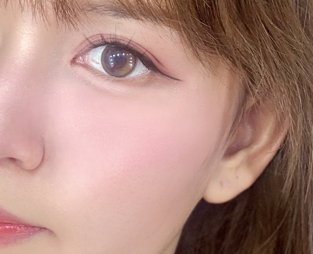 Oriental Princess ทำดีเกิ๊นสีชัดสวยมากๆ อันนี้เป็น Eye &amp; Cheek Palette คอล Chinoiserie Charm Imperial โทนสีจะเป็นชมพูแดงๆสดใสมากๆ ตลับเป็นลายปักรูปสัตว์น่ารักมาก ทำให้รู้เลยว่าผลิตภัณฑ์เป็น No Animal Testing แถมยังเป็นสูตรคลีนด้วย ดีไซน์โยคุณพัท เตชเมธากุล