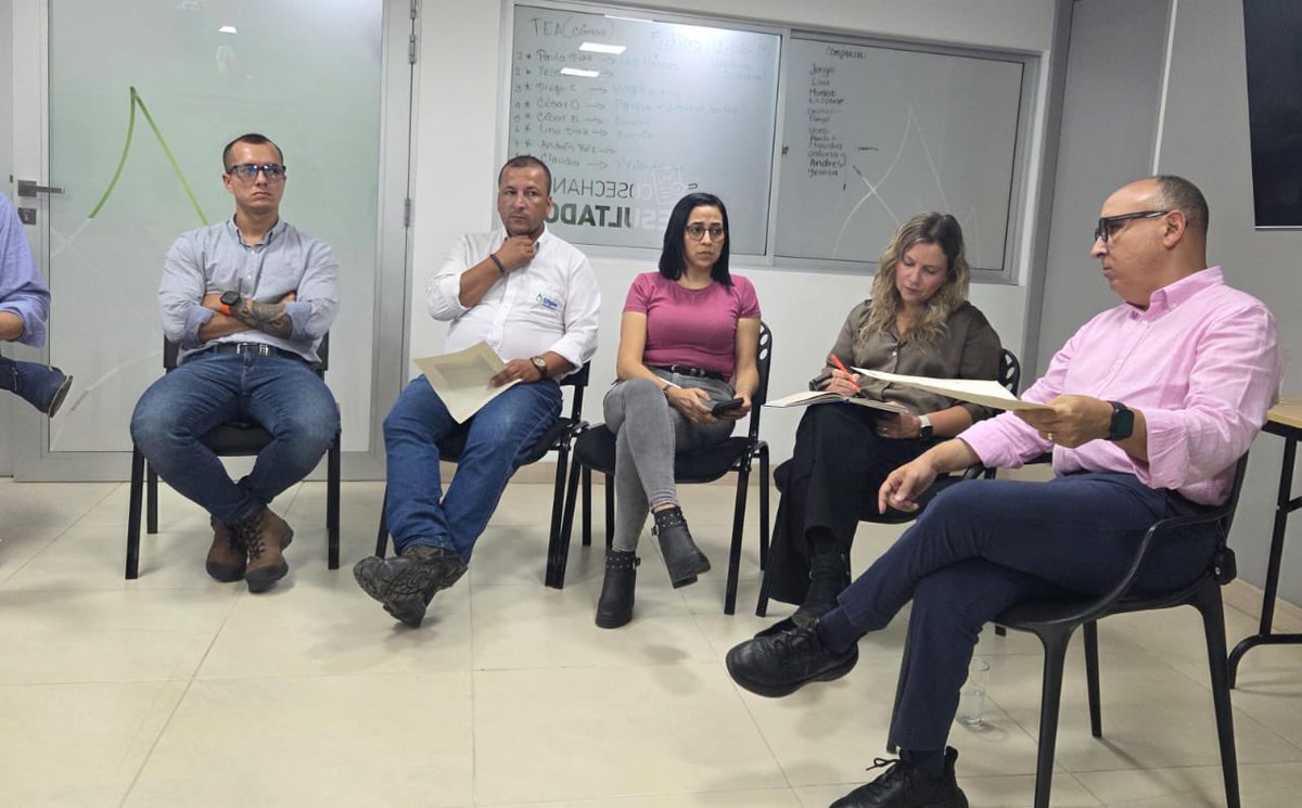 Carlos Mazeneth tweet media