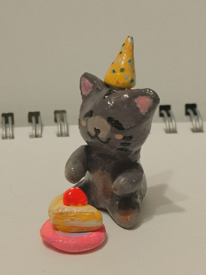 _peachunk's tweet photo. birthday cat :з https://t.co/Yk3G2YhFXP