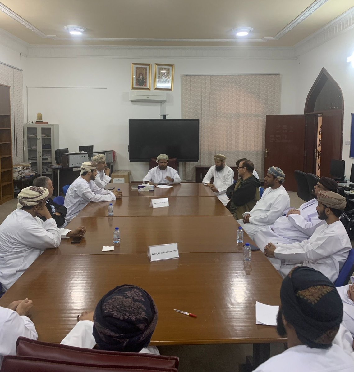 عقدت الهيئة التدريسية والإدارية بمعهد العلوم الإسلامية بصلالة اجتماعها الأول للعام الدراسي الجديد، لمناقشة الاستعدادات والخطط اللازمة لضمان بيئة تعليمية متميزة ومتطورة للطلاب.