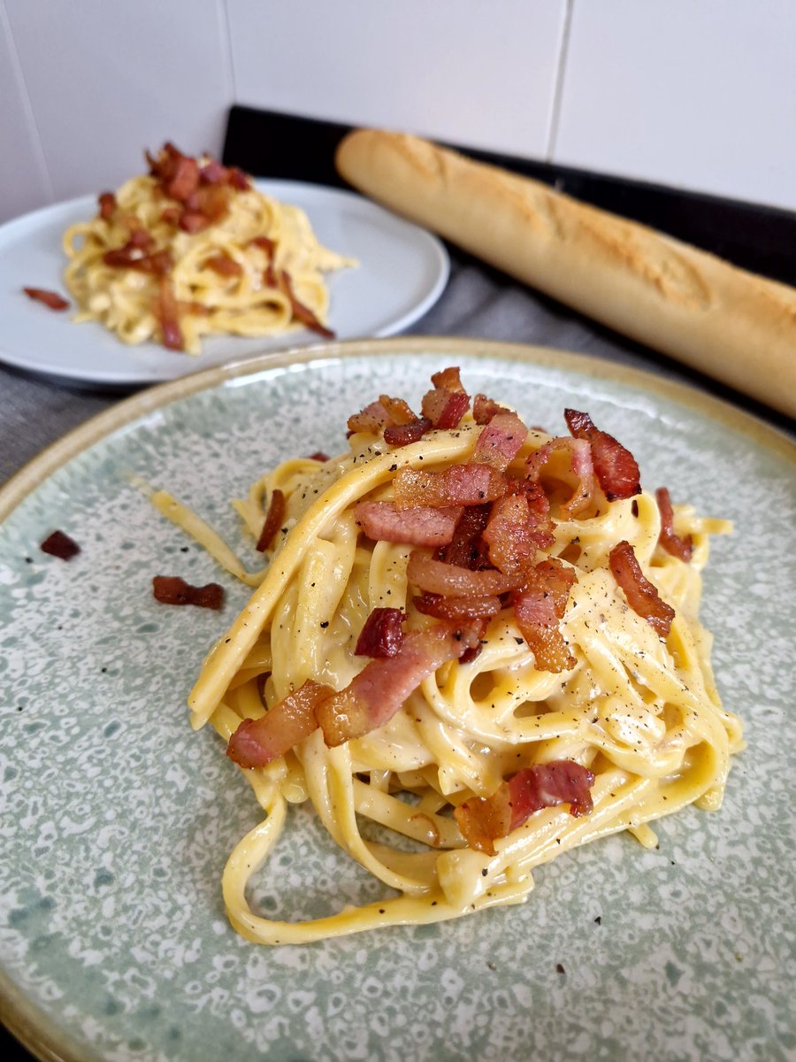 Hoy mi hija mayor ha traído una amiga para que les hiciese pasta carbonara, dice que nunca la había probado sin nata 🤷🏻