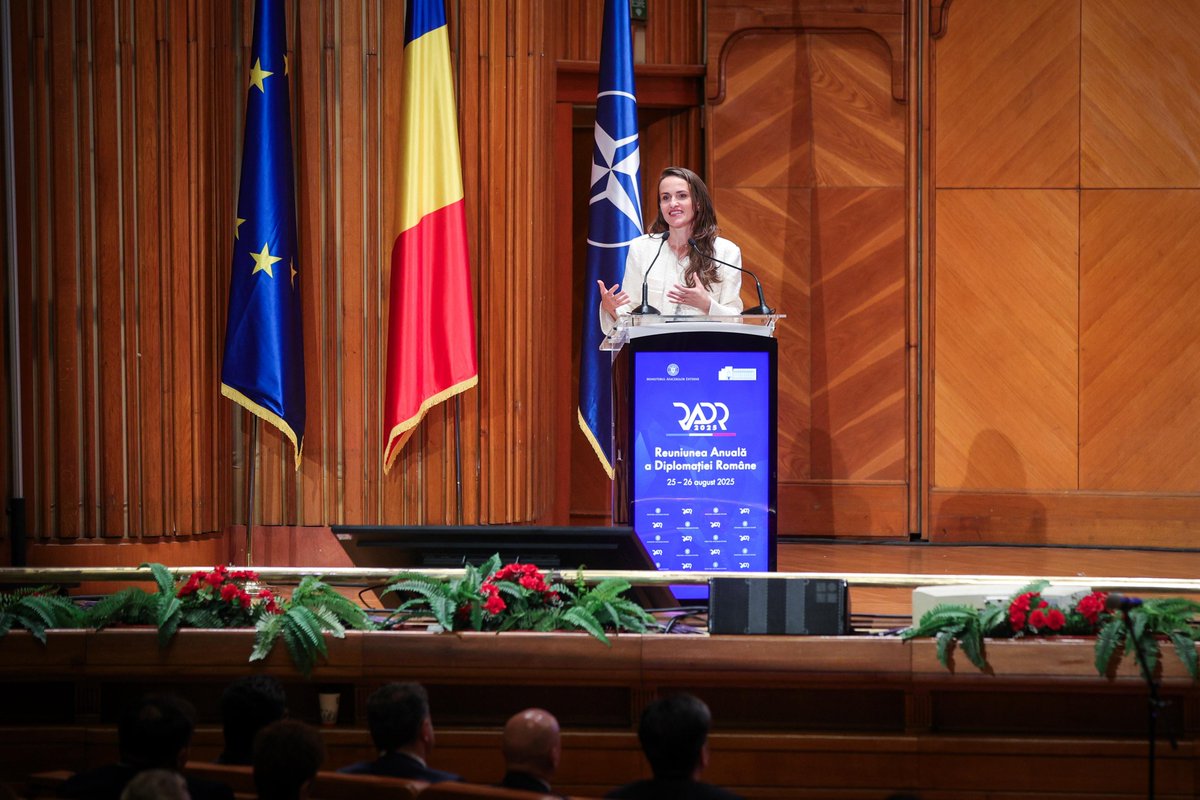 oana_toiu's tweet photo. You can rely on Romania – this is the core message we are conveying from #RADR2025.

I opened the 2025 Annual Meeting of Romanian Diplomacy alongside the President of the Senate and the President of the Chamber of Deputies, in the presence of the diplomatic corps and our guests. This year’s theme – “A Decade of Change: The Impact of Romanian Diplomacy” – calls on us to look ahead with renewed vision and practical responsibility.

Romania will be a pillar of security in the Black Sea, a trusted partner in the EU, a strong and determined NATO Ally, and committed to the Strategic Partnership with the United States. Equally, leveraging its strengths and position, Romania strongly supports the European path of the Republic of Moldova and Ukraine. 

And, as Enescu said, humanity has overcome challenges with heroic vitality – courage will not be lacking now, and neither will the impact and strength of Romanian diplomacy. #RADR2025