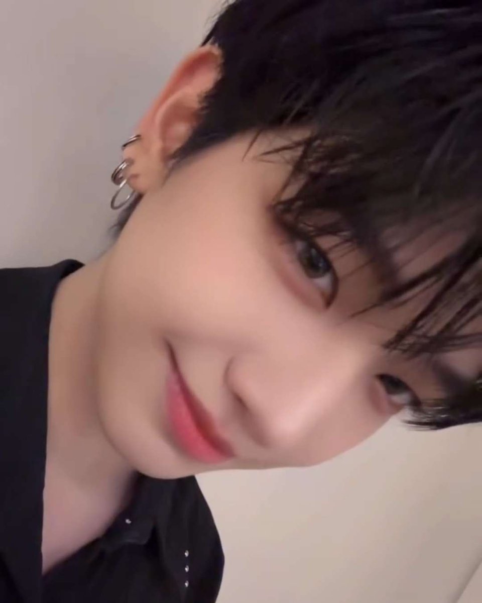 하나 tweet media