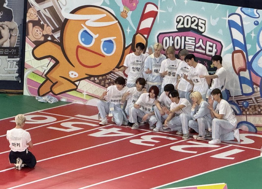 andteam__0218's tweet photo. Maki taking a picture of P1Harmony and AMPERS&amp;ONE at ISAC our cute social butterfly 🥹💖 https://t.co/ivypZw3aEQ