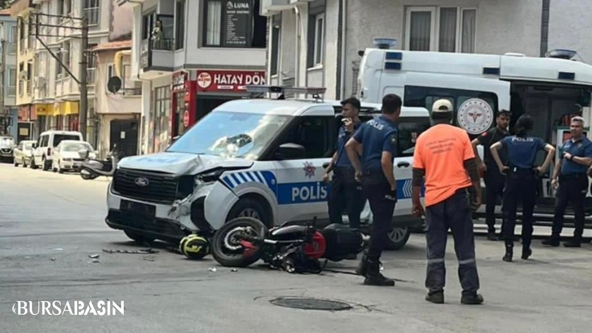 Gemlik’te Motosikletli Polis Aracına Çarptı 
Bursa’nın Gemlik ilçesinde polisin “dur” ihtarına uymayan motosiklet sürücüsü kovalamaca sonucu polis aracına çarparak yakalandı.
bursabasin.com/gemlikte-motos…
#Motosikletkazası