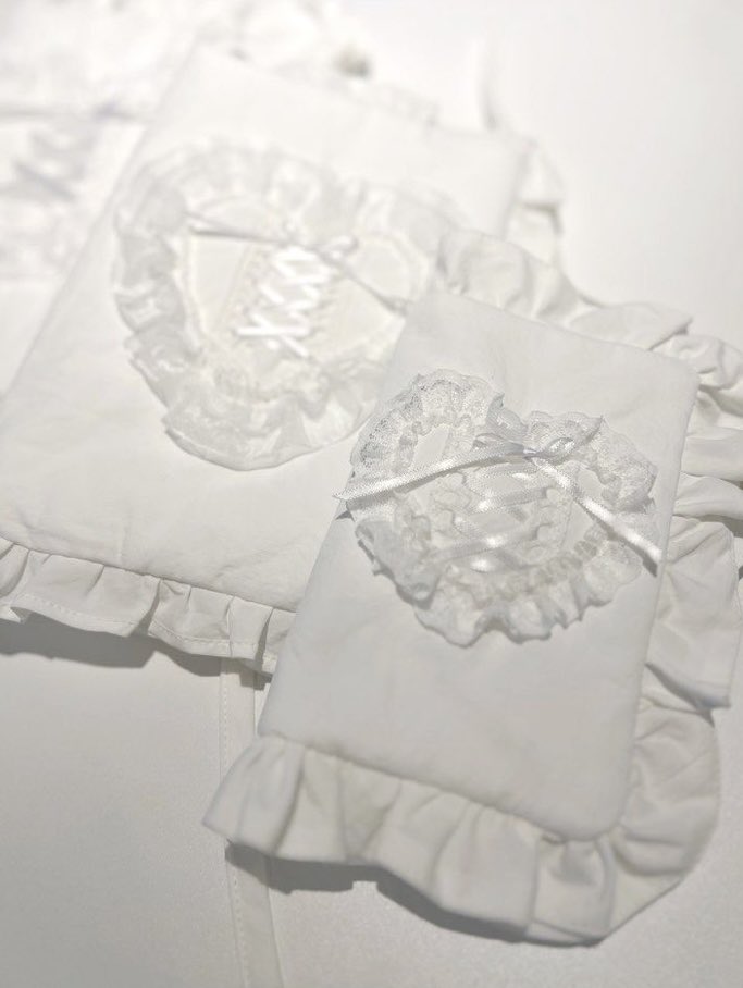 페넬로페의수첩📝시리즈 여권커버(여권케이스)가 스토어+폰디 업로드 되었어요😘🧡

fondee.io/room/room_view…