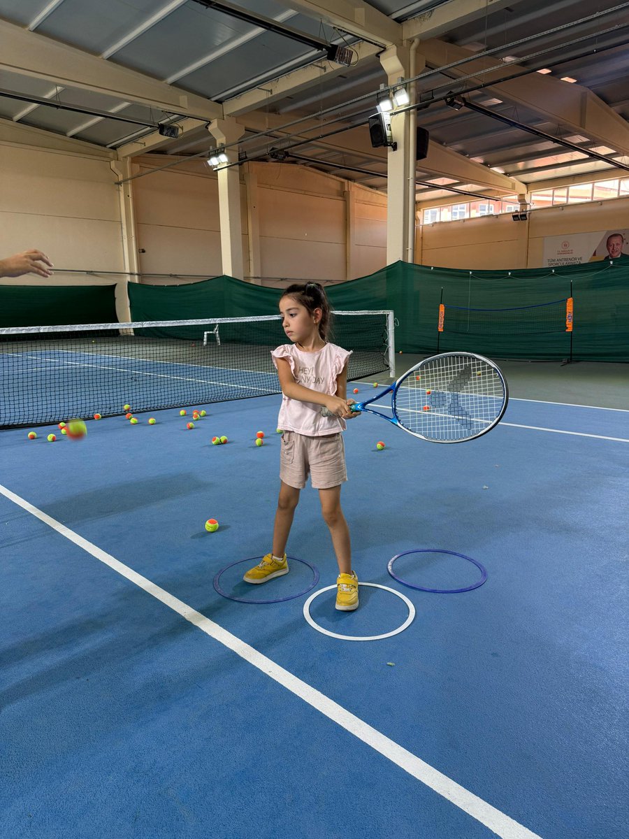 Levent_Tokay's tweet photo. 📌Yunusemre İlçe Gençlik ve Spor 
Atatürk Olimpik Spor Kompleksimizde 
#YazSporokulları projesi kapsamında 7-9 yaş gurubu ile Tenis branşında antremanlarımız.
@OA_BAK 
@ozturkyunus45 https://t.co/8mYO2BF0hz