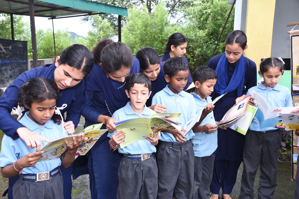 roomtoreadindia's tweet photo. Himachal Pradesh Pledges Reading Time! 
Schools are dedicating 15–20 mins daily to stories. Students, teachers &amp; communities read together, share reflections, and welcome guest storytellers.
One pledge. Countless stories. Join the movement!
#IndiaGetsReading #PledgeReadingTime https://t.co/rCHD0UFuRa
