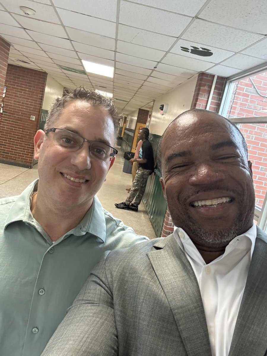 drjbg3's tweet image. Things are running smoothly @FGwildcats! Dr. Doyle and the team are ready for the 2025-2026 school year!!! #SPSCreatesAcheivers #WhereExcellenceIsRealized