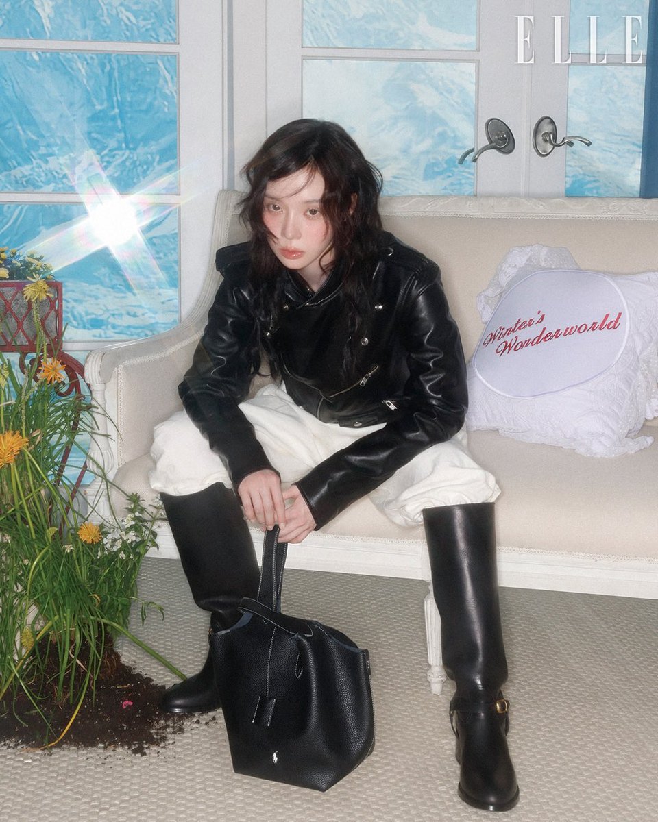 minsickface's tweet photo. prince charming does exist, her name is winter kim https://t.co/veujLH2oZV