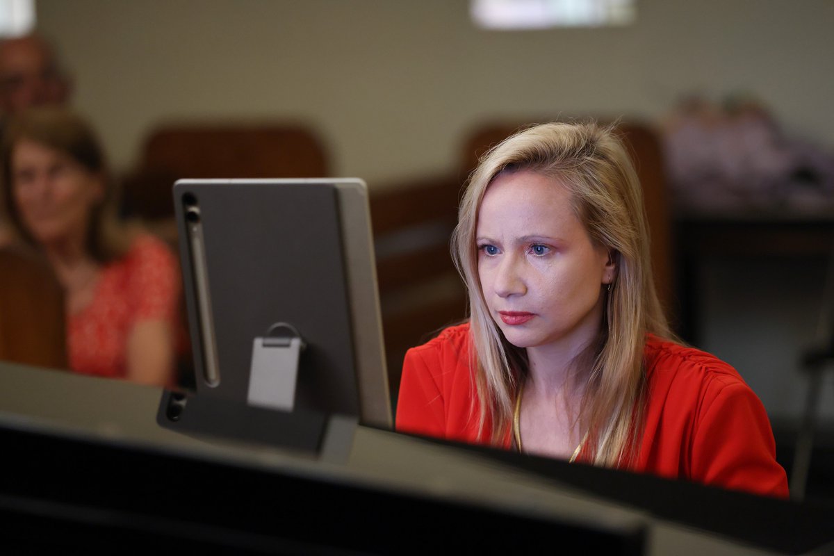 La pianiste Katherine Nikitine y interprétera "les 24 études" de Frédéric Chopin à 19h, suivi d'un apéritif à 20h30. Les principales responsables de l'association et ONG "Lueurs d’Espoir" présenteront, à cette occasion, leurs activités et projets.

<a href="/d_lueurs/">Lueurs d'Espoir</a>
<a href="/K_Nikitine/">Katherine Nikitine</a>