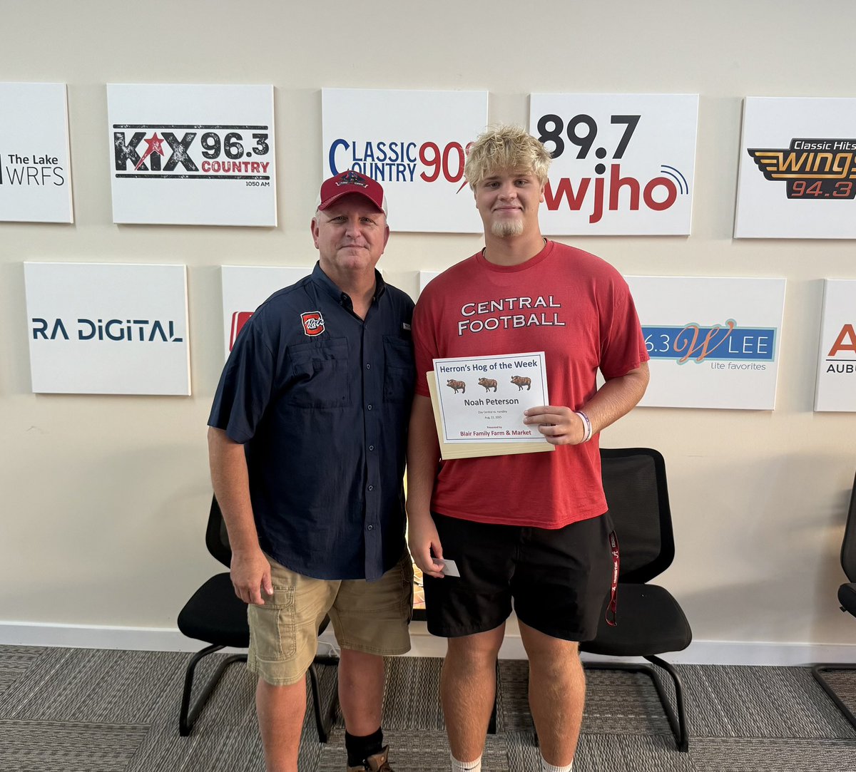 Three Point Stance (@threeptstance) on Twitter photo 🐽 Herron’s Hog of the Week🐽
Clay Central vs. Handley
Aug. 22, 2025
presented by
<a href="/BlairFamilyFarm/">Blair Family Farm & Market</a>
👏Noah Peterson👏
<a href="/ClayCentralFB/">Clay Central Football</a> 🐽 Herron’s Hog of the Week🐽
Clay Central vs. Handley
Aug. 22, 2025
presented by
<a href="/BlairFamilyFarm/">Blair Family Farm & Market</a>
👏Noah Peterson👏
<a href="/ClayCentralFB/">Clay Central Football</a>