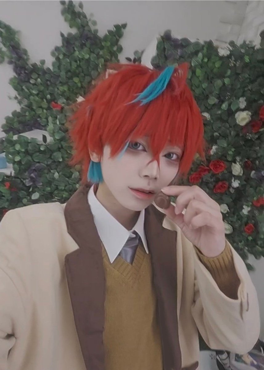 #リプした人に一言 
絡むきっかけになればー！！
頑張って衣装準備したマカダミア👔を添えて
絵文字だけでOKです🙆 いいねでも気が向いたらやるかもしれない