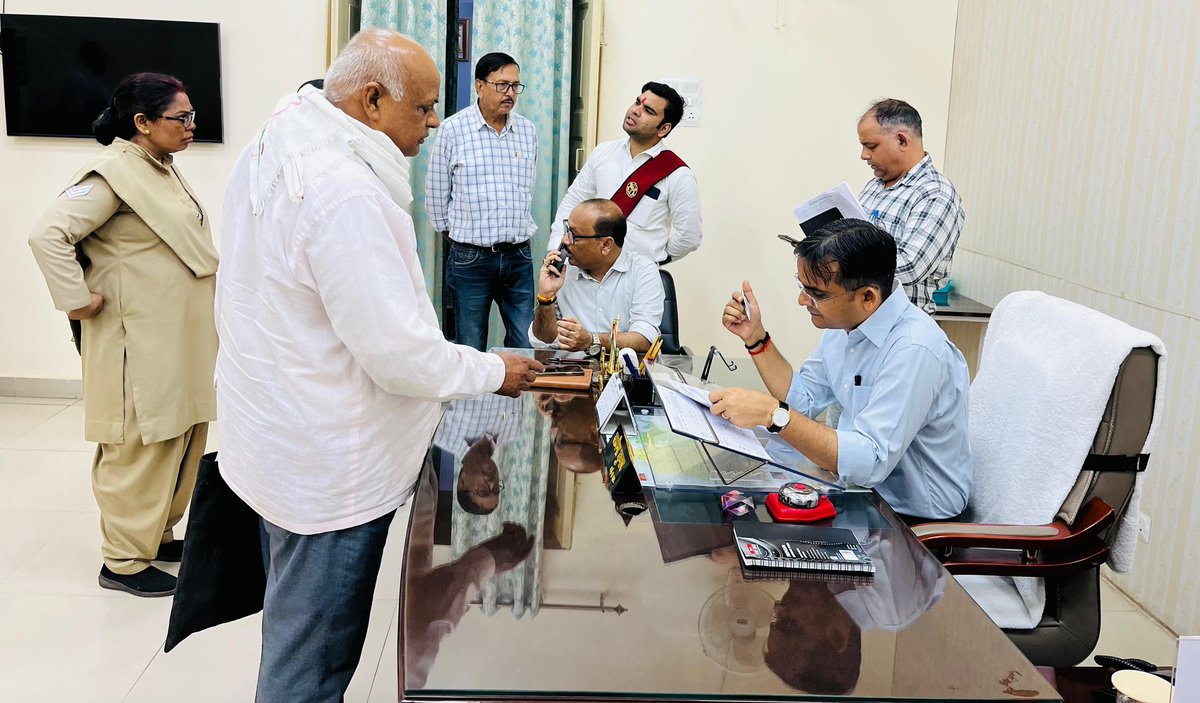 आज जनता दर्शन में जनसुनवाई के दौरान प्राप्त शिकायतों के निस्तारण के लिए संबंधित विभाग के अधिकारियों को निर्देशित किया गया।
<a href="/CMOfficeUP/">CM Office, GoUP</a>