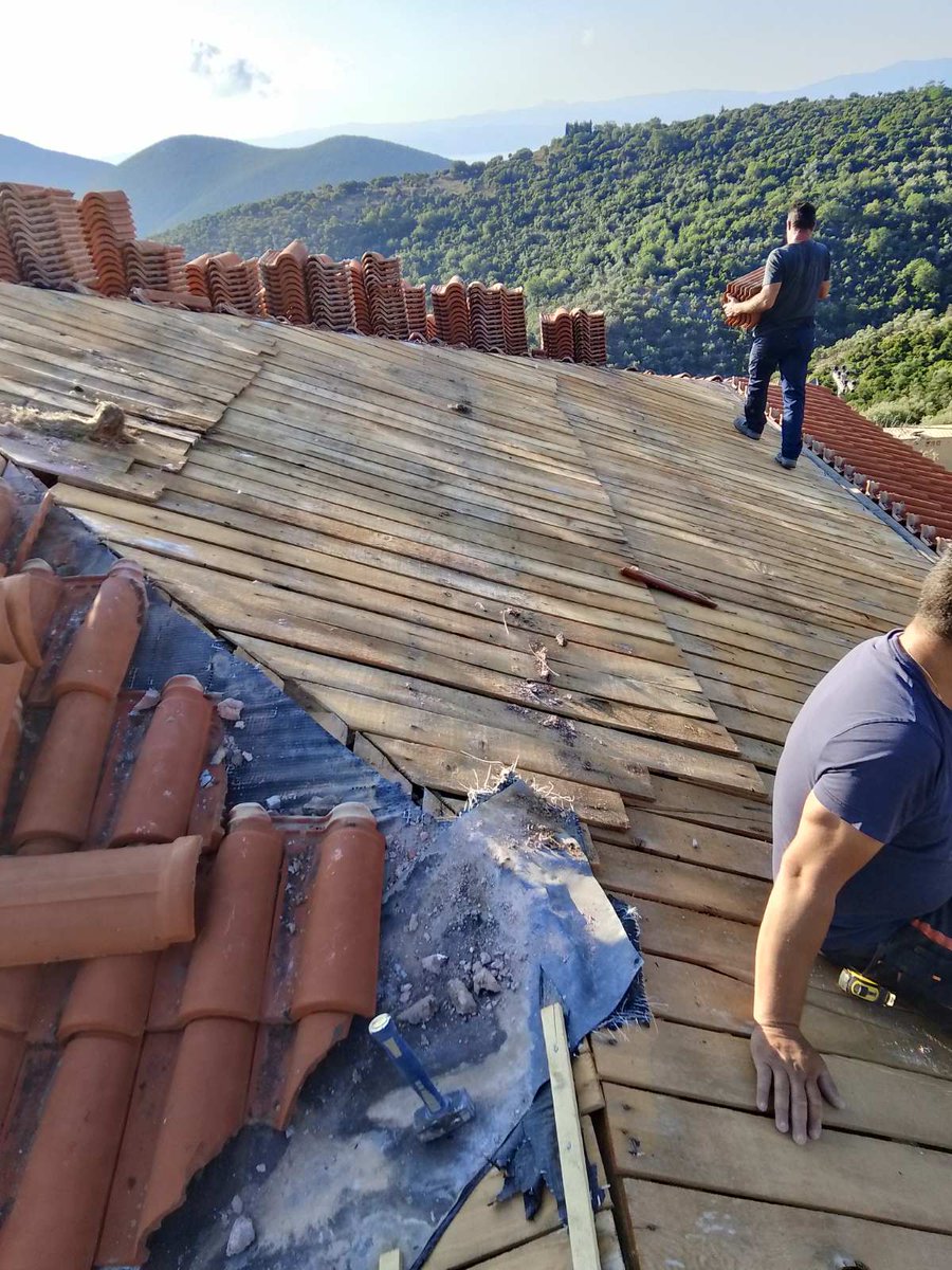 DimosNPiliou's tweet photo. Στεγανοποίηση στέγης στο κτήριο Γυμνασίου Λυκείου Τρικερίου @mmitzicos #DimosNotiouPiliou #MunicipalitySouthPelion #Trikeri #Stegi #Sxoleio https://t.co/cRRILocuMX https://t.co/c5KcOIPevF