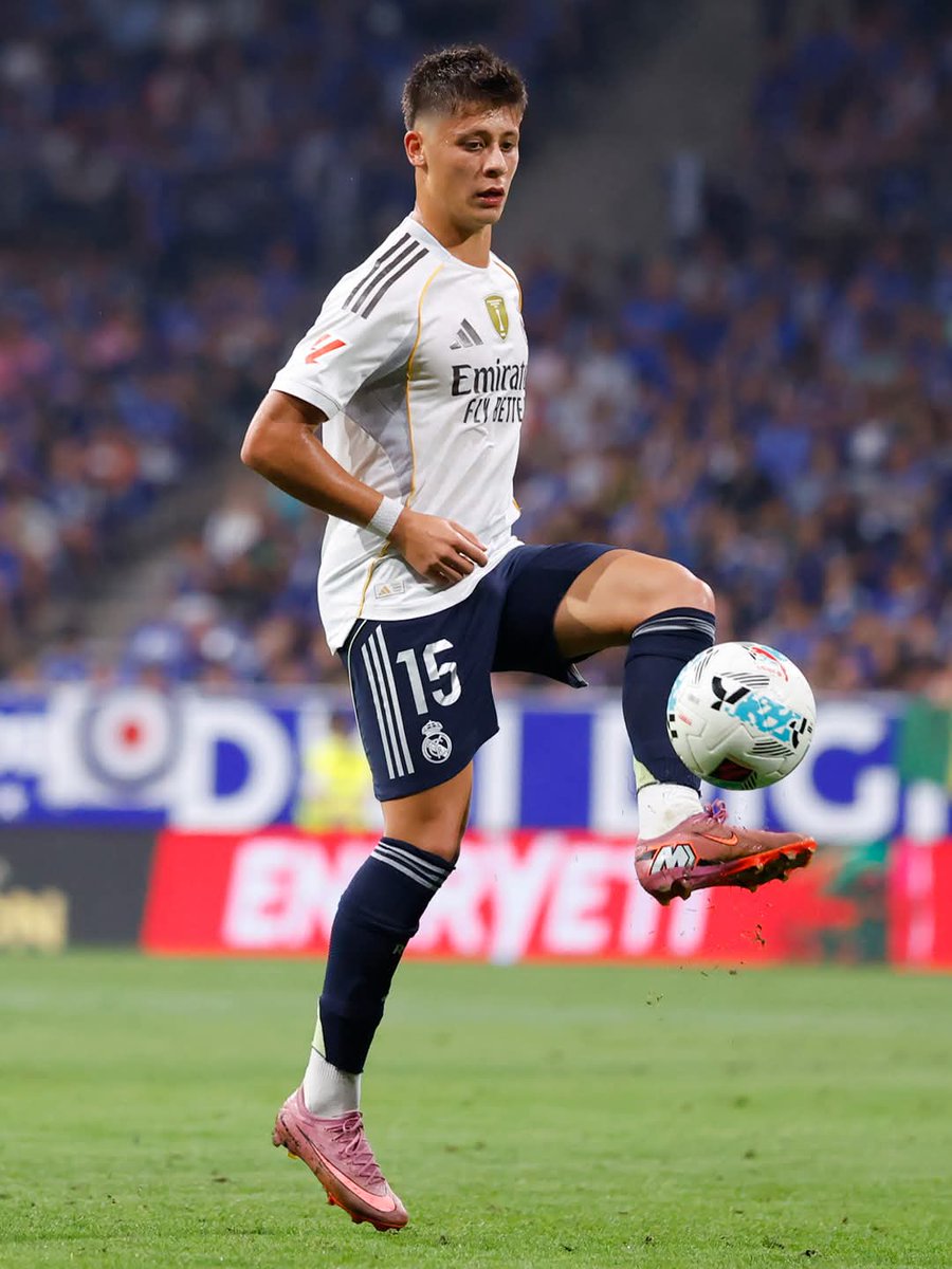 Weekend sights II 👀

🇪🇸 Real Madrid wore a rare combo of dark shorts and socks with their classic white home shirt against Real Oviedo.

Yay or nay? 🤔