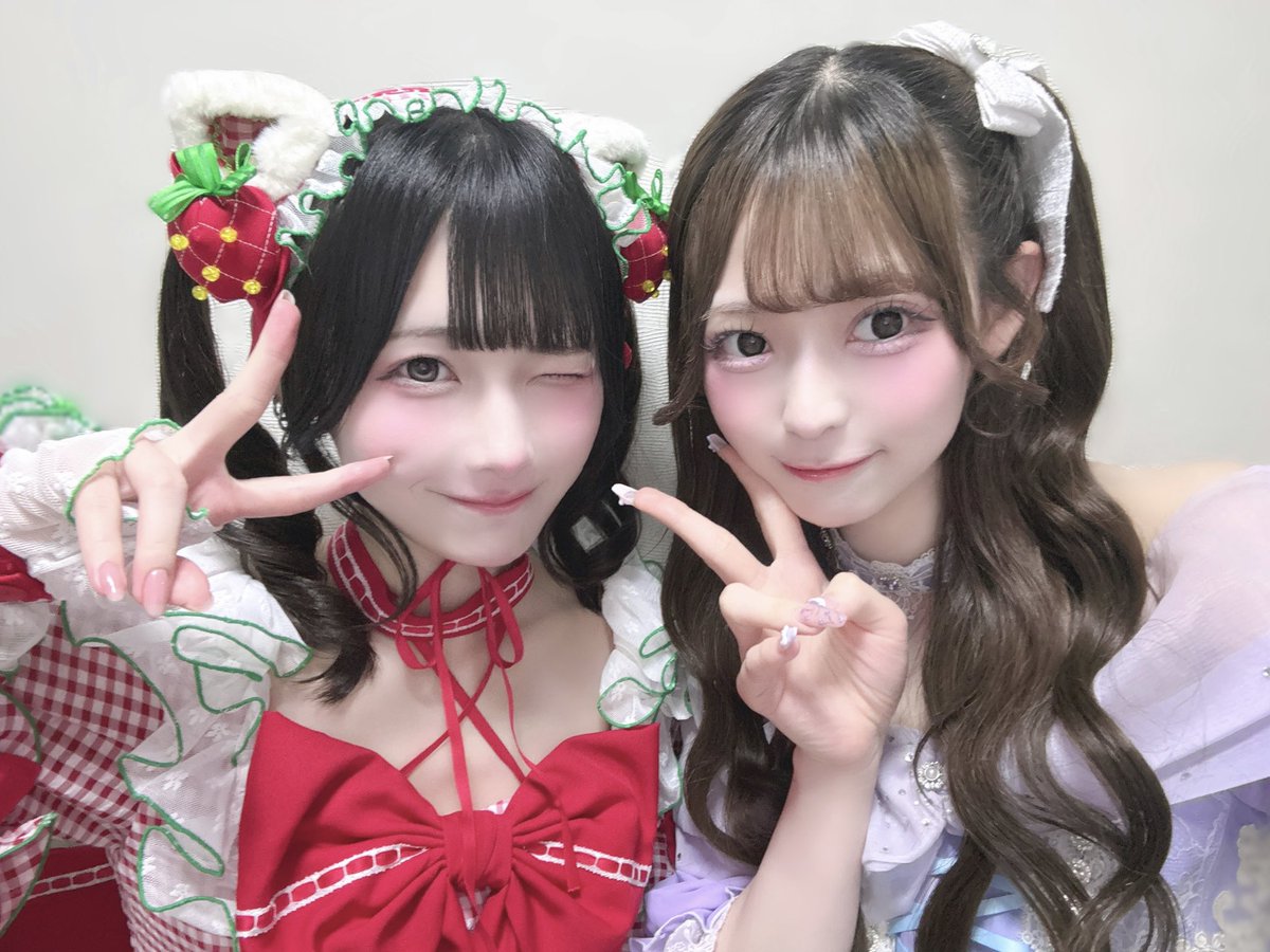 チームいちごさんの逃げ水あむちゃんと
お写真撮っていただきました🍓❤️

全部が本当にきゅるきゅるで可愛くて、
私の憧れのアイドルさんなんです😭
可愛すぎる声で沢山お話しして下さって、
本当に幸せな時間でしたᐡ т · т ᐡ❤︎

お忙しい中本当にありがとうございました🎀
※巻き込み注意です！