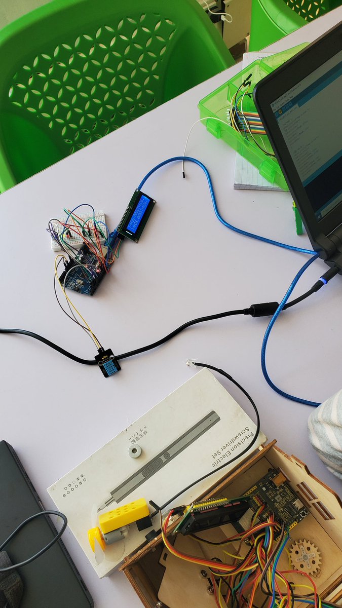 tinkacode's tweet image. This is a cool temp-controlled LED project by a learner using @arduino  Green for normal, blue for low, red for high. Tomorrow, they&apos;re leveling up by swapping LEDs for a fan and learning to solder the whole mini-project together.