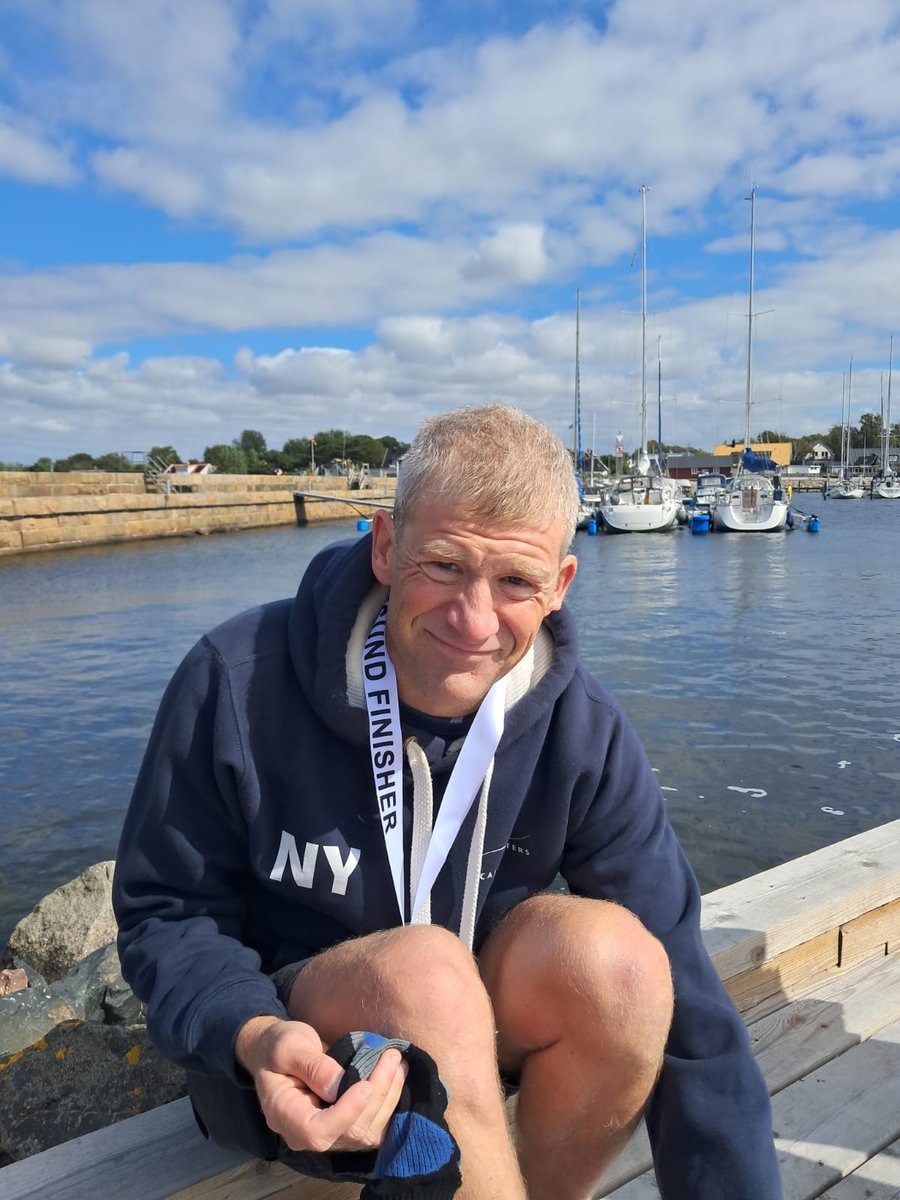 RedTopSwim tweet media