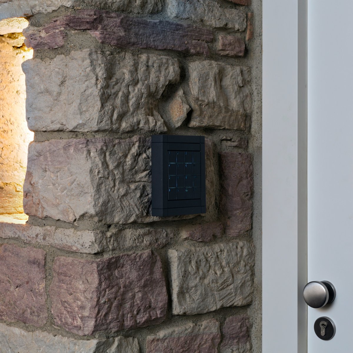SiedleUSA's tweet image. Smart. Secure. Scalable.
The Siedle Vario keypad with the SC 600 Secure Controller delivers encrypted, flexible, and future-ready access control.
#Siedle #AccessControl #SC600 #Security #SmartBuildings