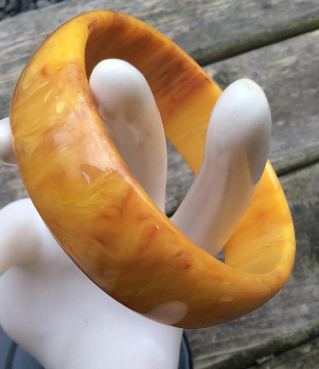 GothicGlass's tweet image. CA$35.00
Vintage #Lucitebangle #vintagebracelet #Caramel #butterscotch #Bohofashion #accessories #backtoschool #Fallfashion from
CrowVanity Jewelry #etsy #etsycanada #etsyjewelry #etsyvintage #vintagejewelry #tarifffree #canadianshop 
 etsy.com/ca/listing/435…