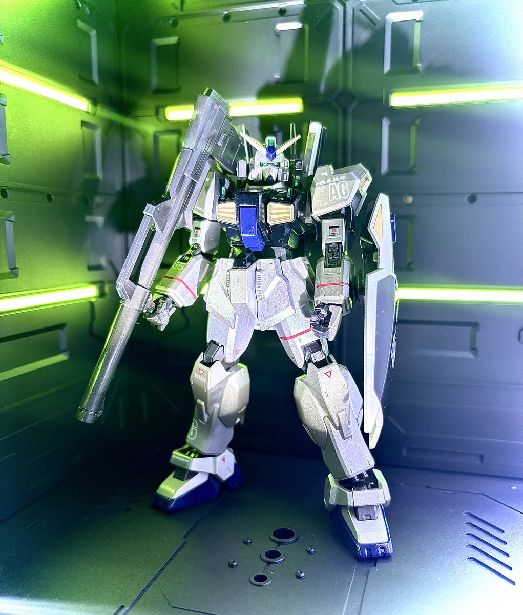 LEDハンガーベースプラスを買いました。従来品も良かったけどプラスはLEDの色とか変えられて写真撮るのも楽しい😃
#ガンダム　#ガンプラ　#ガンプラ好きと繋がりたい　#gundam  #gunpla  #プラモデルライフ  #プラモデル　#LEDハンガーベースプラス