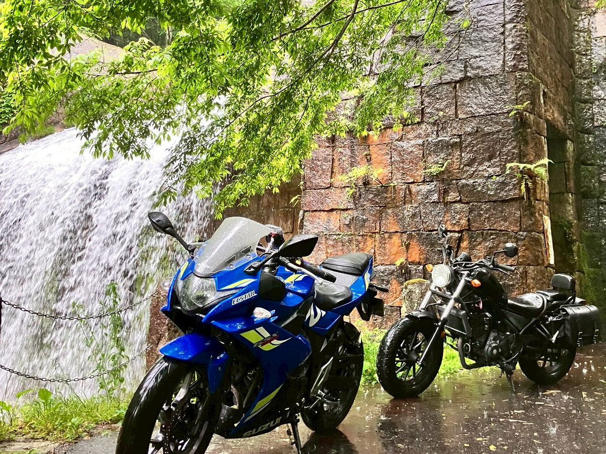 weekdaybike's tweet photo. 岐阜の鷲巣谷第一砂防堰堤（わしずだにだいいちさぼうえんてい）バイクフォトスポットとしてバズりそう！

SNSでバイクと非日常な写真が撮れると、静かな話題を呼んでいるスポットをご紹介！

▼平日バイクをチェック！
https://t.co/u3qDbHVMfa

#わしずだに #鷲巣谷 #岐阜 https://t.co/z3FhvvdkNt