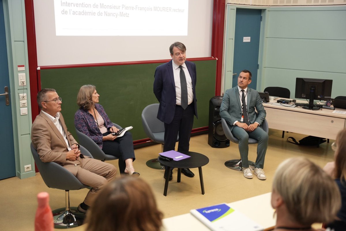 acnancymetz's tweet photo. Réunion du collège des inspecteurs autour du recteur @pf_mourier à l’approche de la #Rentrée2025
➡️Bilan de l’année scolaire écoulée, partage des tâches et lancement des priorités académiques et ministérielles pour cette nouvelle année sur la base de la circulaire de rentrée 2025 https://t.co/6wQ90qPXCT