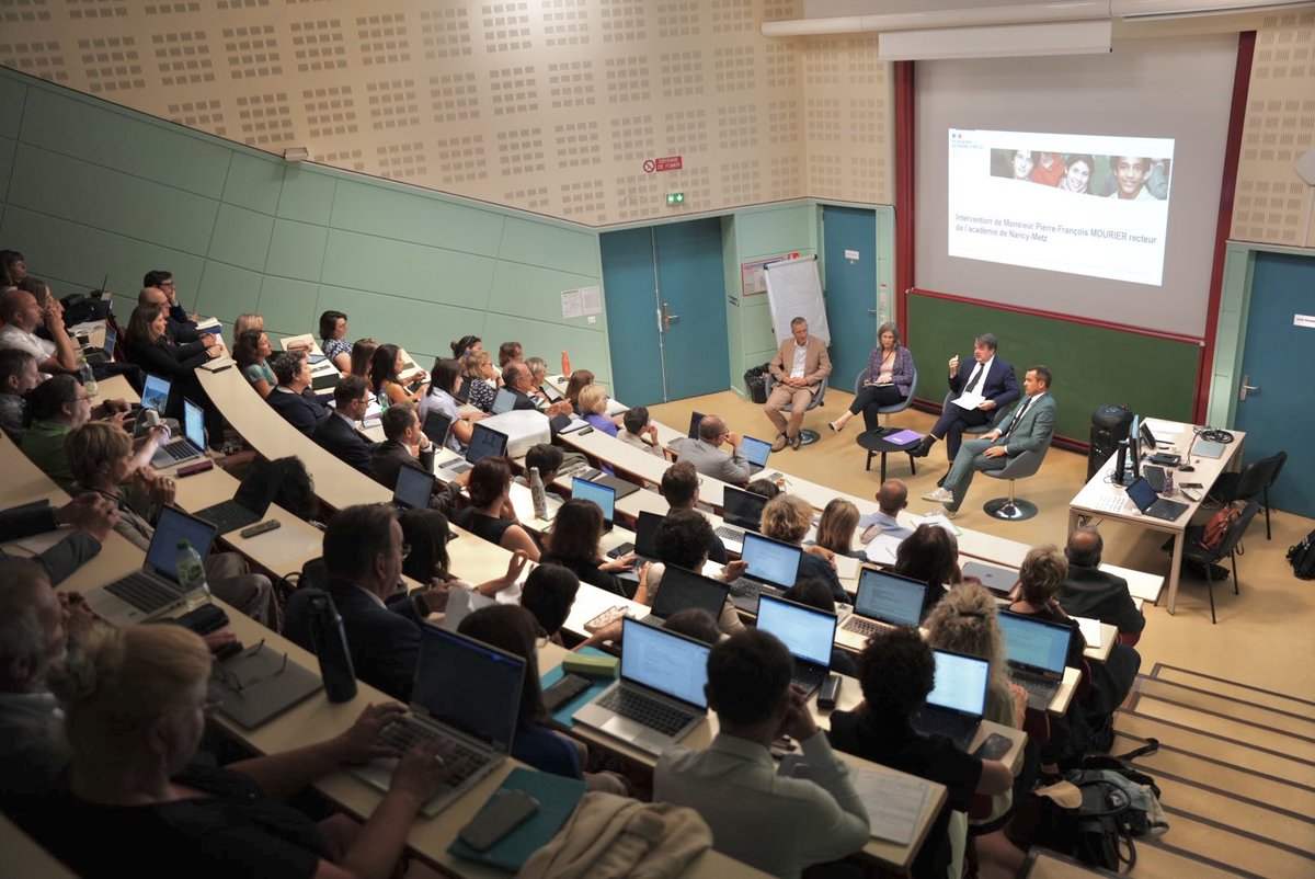 Réunion du collège des inspecteurs autour du recteur <a href="/pf_mourier/">PF MOURIER</a> à l’approche de la #Rentrée2025
➡️Bilan de l’année scolaire écoulée, partage des tâches et lancement des priorités académiques et ministérielles pour cette nouvelle année sur la base de la circulaire de rentrée 2025