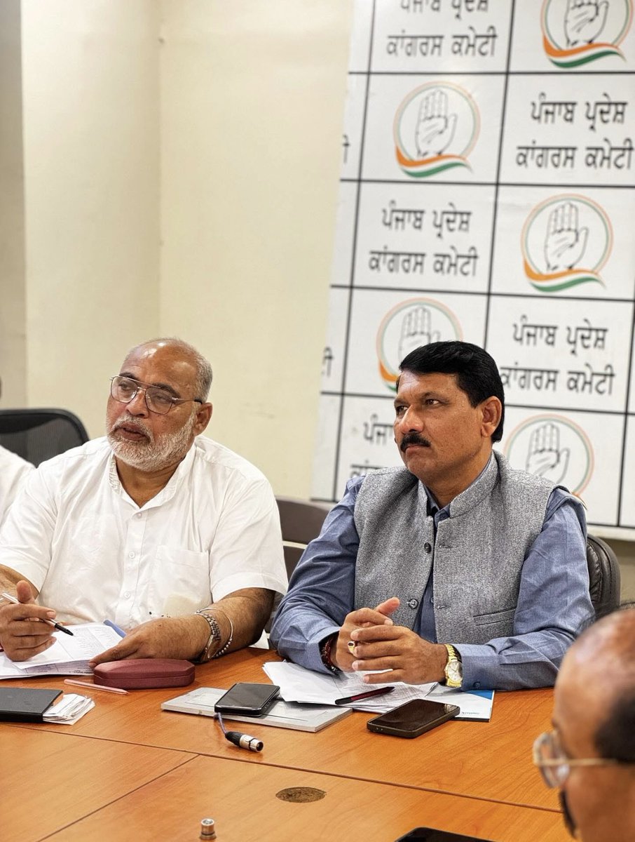 parmindercwc's tweet image. To strengthen the Congress Party at the booth level and to contest the 2027 Assembly elections with full force, an important meeting was held under the leadership of the party’s State Co-Incharge, @Dalvi_INC Ji, in which a concrete strategy for the future was formulated.