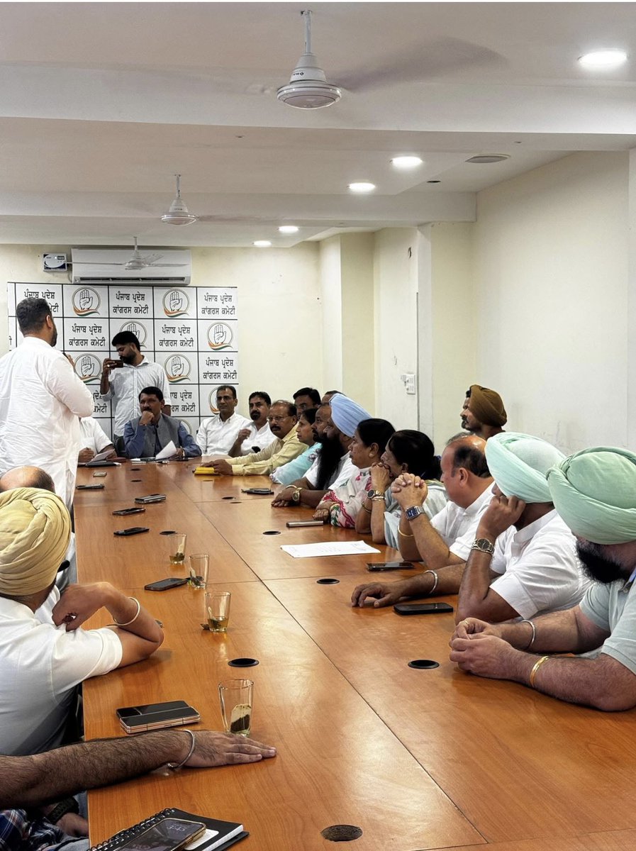 parmindercwc's tweet image. To strengthen the Congress Party at the booth level and to contest the 2027 Assembly elections with full force, an important meeting was held under the leadership of the party’s State Co-Incharge, @Dalvi_INC Ji, in which a concrete strategy for the future was formulated.