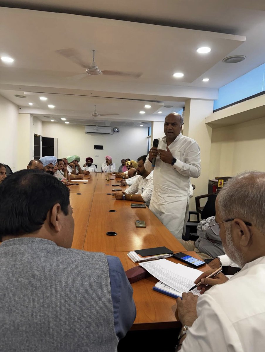 parmindercwc's tweet image. To strengthen the Congress Party at the booth level and to contest the 2027 Assembly elections with full force, an important meeting was held under the leadership of the party’s State Co-Incharge, @Dalvi_INC Ji, in which a concrete strategy for the future was formulated.