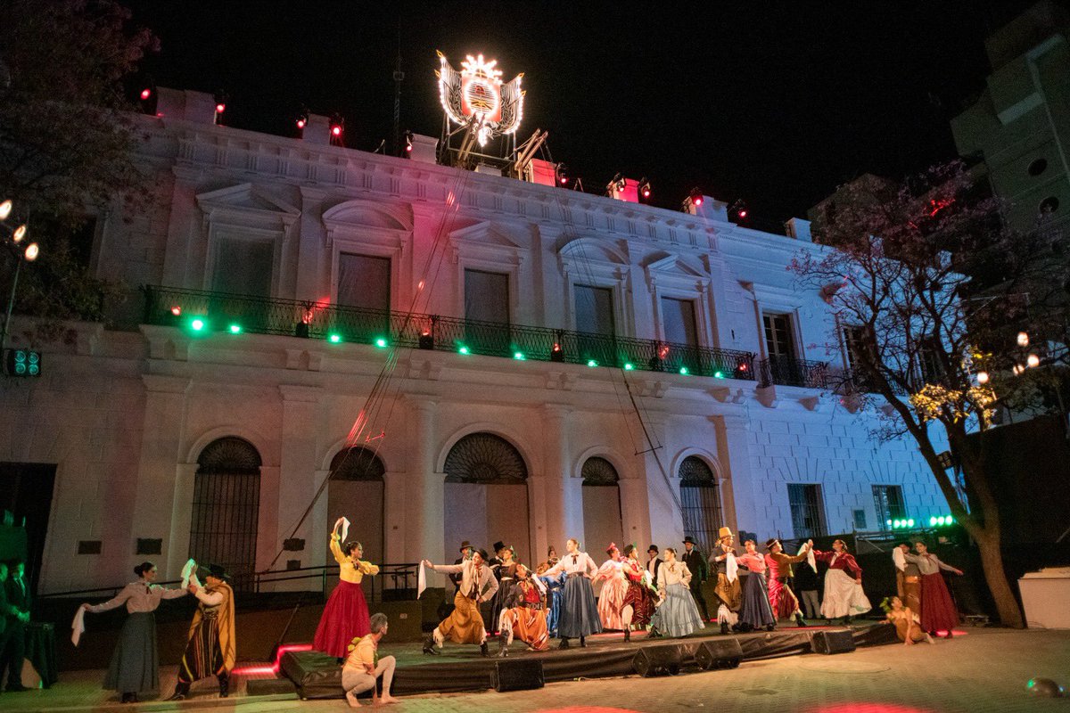 SilGinocchio's tweet photo. Día de la Autonomia de Catamarca 
El 25 de agosto de 1821, el Cabildo Abierto reunido en la ciudad, declararon “… el Pueblo de Catamarca era tan libre como todos los demás del Sud y que podía, lo mismo que cada uno de ellos, usar de sus regalías y derechos https://t.co/NzugaAx1Wu