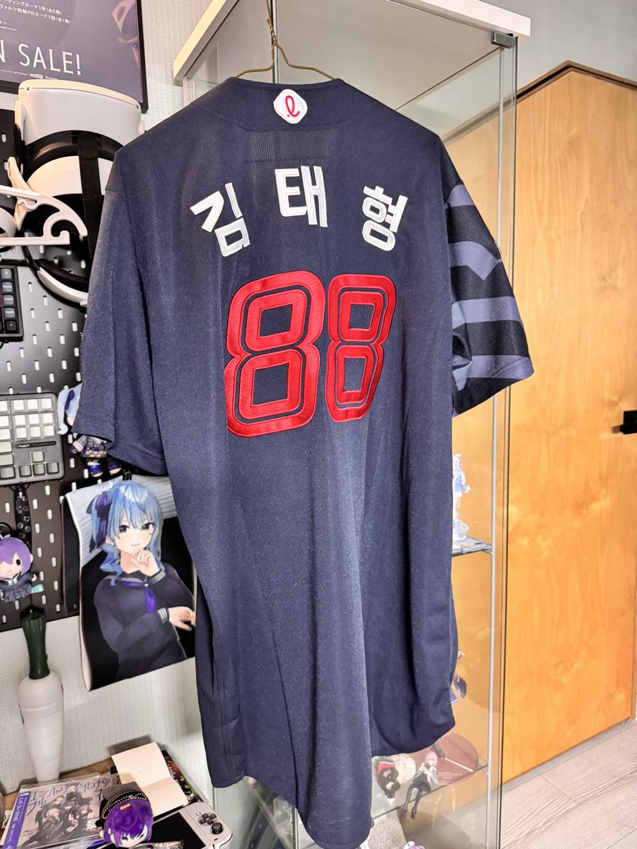 확실히 어웨이 색감 묵직한게 이쁘긴 한거 같음