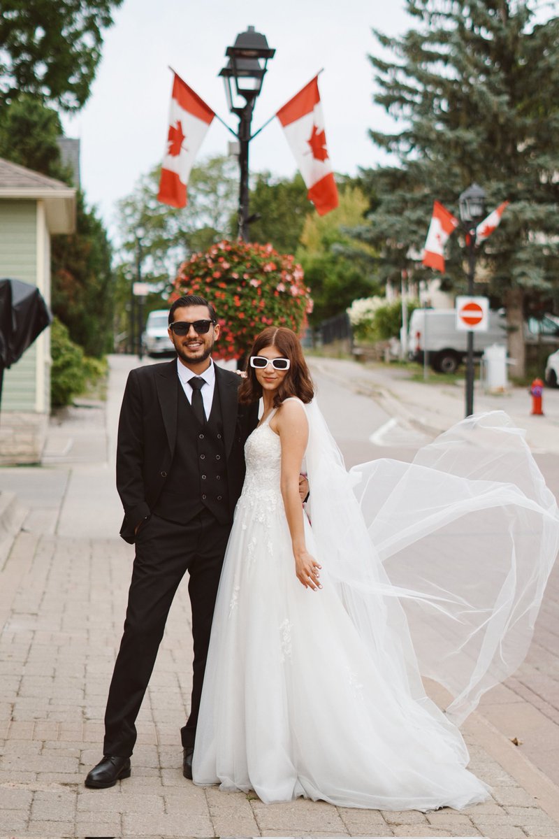 omid_i_'s tweet image. به مناسبت سالگرد ازدواجمون رفتیم سر کمد، لباسای عروسی رو کشیدیم بیرون و خوشبختانه هنوز اندازه بود، بعد از یک سال دوباره پوشیدیمشون و نتیجه شد این.
 
عکسا هنر دست شیوا جونه
📸 @LordShiva66