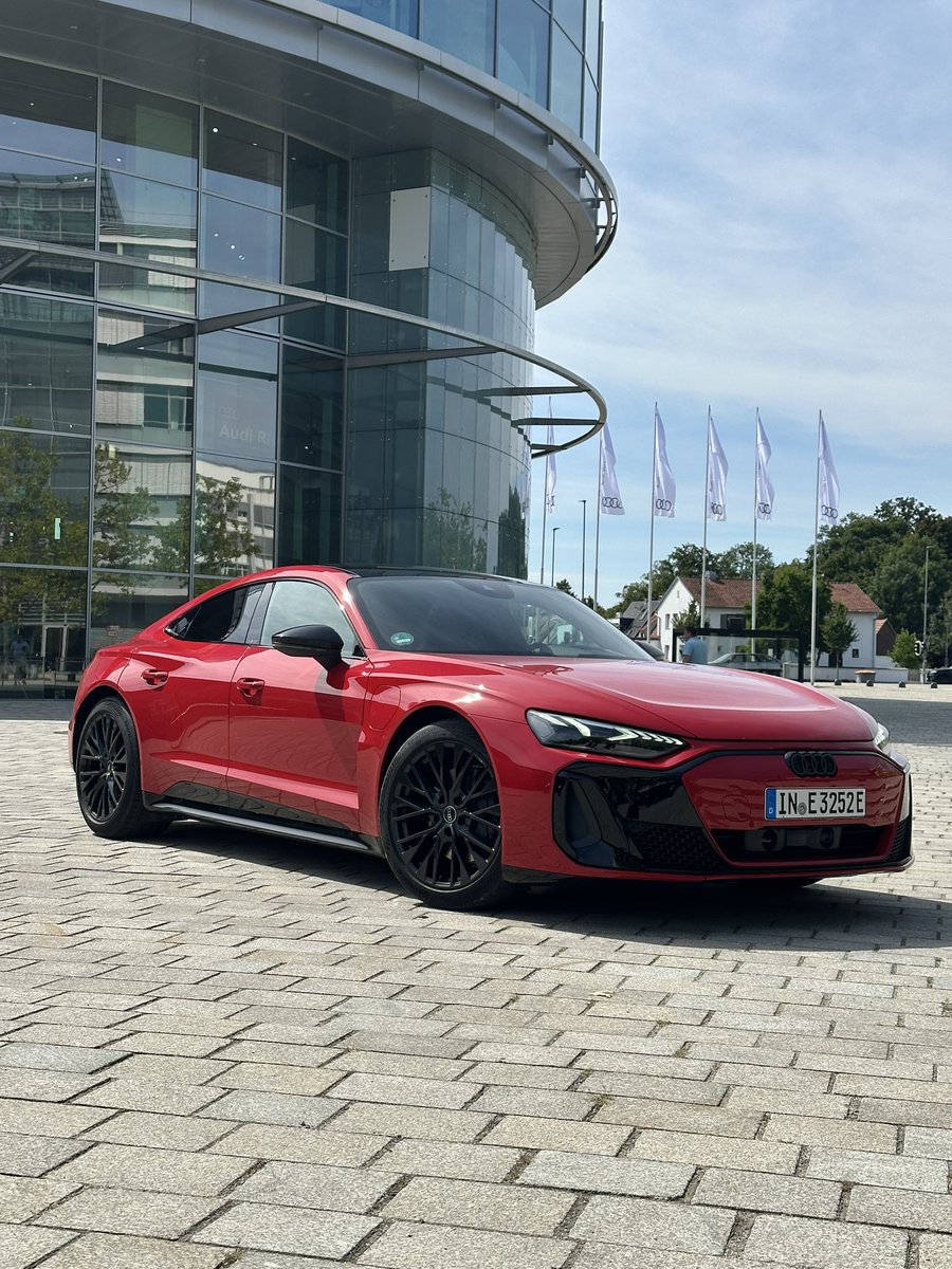 Vanessa Lisa Oelmann (@vloelmann) on Twitter photo Mein heutiger Testwagen: Der Audi e-tron GT quattro! Liefert die neue Einstiegsversion der edlen Sportlimousine ab? Das erfahrt ihr bald im <a href="/eam_magazin/">Elektroautomobil</a>😎 Mein heutiger Testwagen: Der Audi e-tron GT quattro! Liefert die neue Einstiegsversion der edlen Sportlimousine ab? Das erfahrt ihr bald im <a href="/eam_magazin/">Elektroautomobil</a>😎