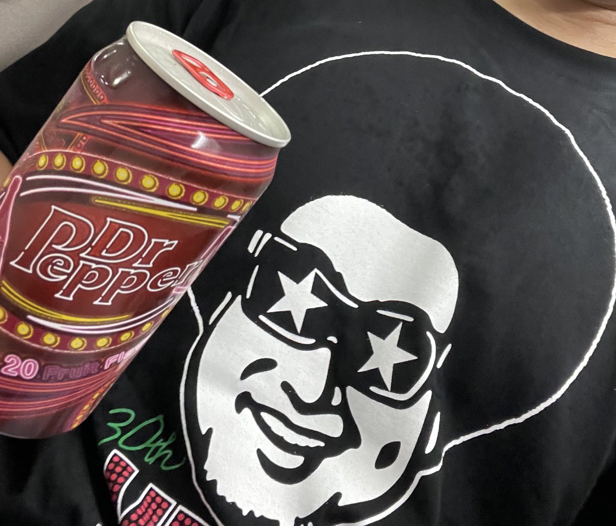 ヨネさんの30周年記念大会サイン会のお手伝いを勝手にさせていただき、ありがとうございました。
ヨネさんの凄さを改めて感じれました。

ヨネさん30周年おめでとうございます！
これからも何卒よろしくお願いいたします。
シングルお願いします！

#noah_ghc 
#後楽園といえばドクターペッパー