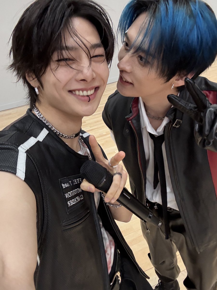 너네진짜 꼭 행복해라……