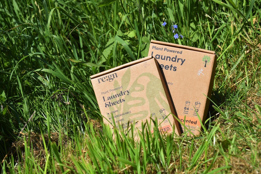 Plastic bottles take up to 500 years to break down in landfill, releasing micro-plastics which pollute rivers and seas. Choosing a plastic-free laundry product like re:gn is one way to reduce plastic use and avoid adding to global plastic pollution.
littlegreenspace.org.uk/reviews/regn-l…
#ad
