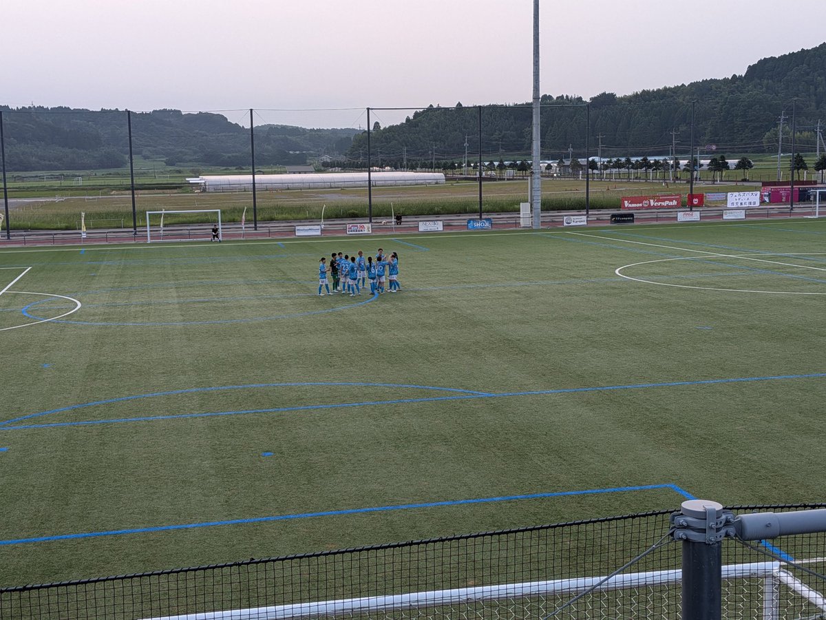 daikanranchan's tweet photo. 昨日観戦した #ヴィアマテラス宮崎学園 の試合。
対戦相手の #ヴェルスパ大分レディース を率いるのは出口泉監督。
かつて私が10年以上応援し続けた #ジュブリーレ鹿児島 の監督さんでした。熱血漢にあふれチーム・選手への愛情深く、選手もひたむきで素晴らしいチームでした。全然文字数足りない… https://t.co/rQACqlcLMF