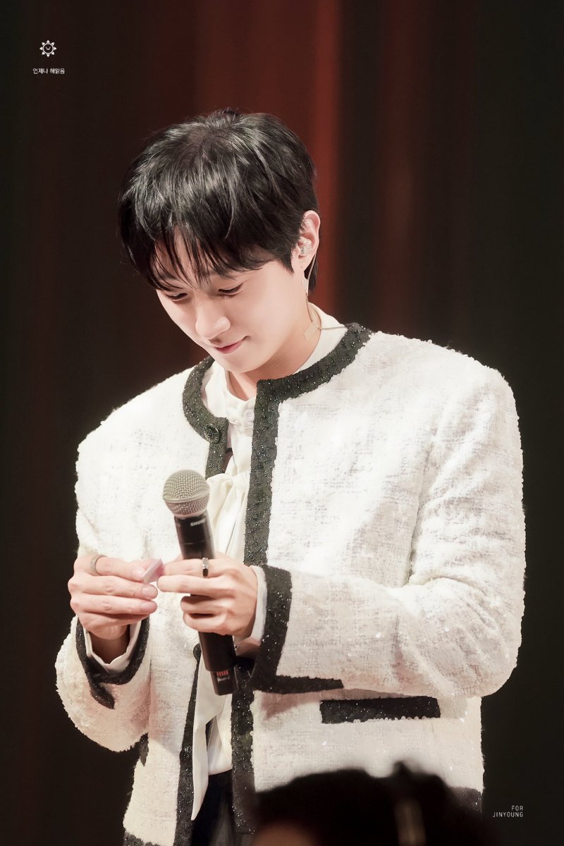 marie1357's tweet photo. 250823 
Jinyoung Fanmeeting 2025 in KOBE [HAPPY TOGETHER]

화이트 왕자님✨

#진영 #정진영 #Jinyoung #ジニョン #振永
@_jinyoung911118 https://t.co/oXyzPeU8Jf