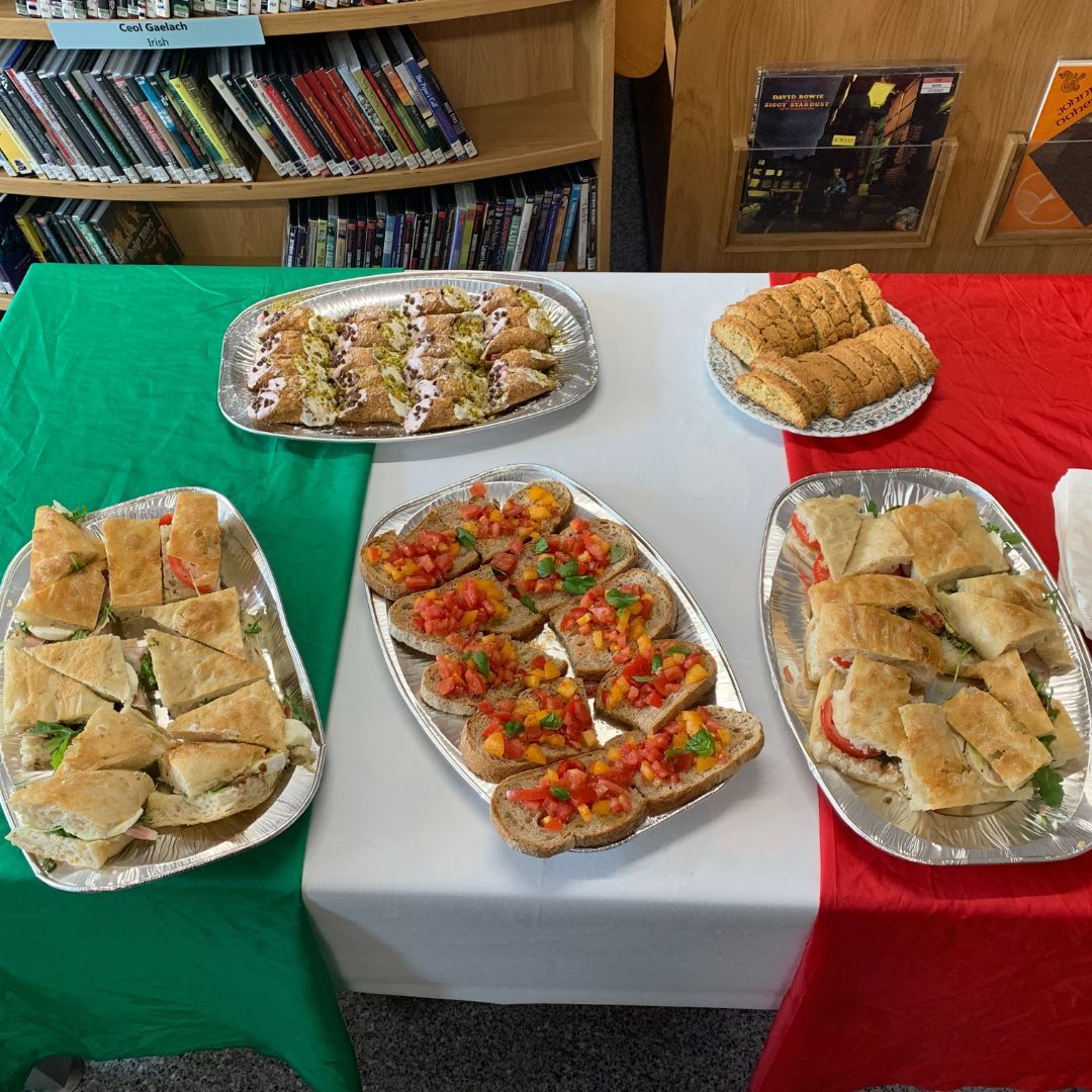 corkcitylibrary's tweet image. A feast for the eyes, ears and stomach! The Rory Gallagher Music Library celebrated Cork on a Fork: La Dolce Vita Cork style. 

There was a session of Italian music and Italian food for attendees afterwards.

#RGML #CorkOnAFork #CorkCityLibraries