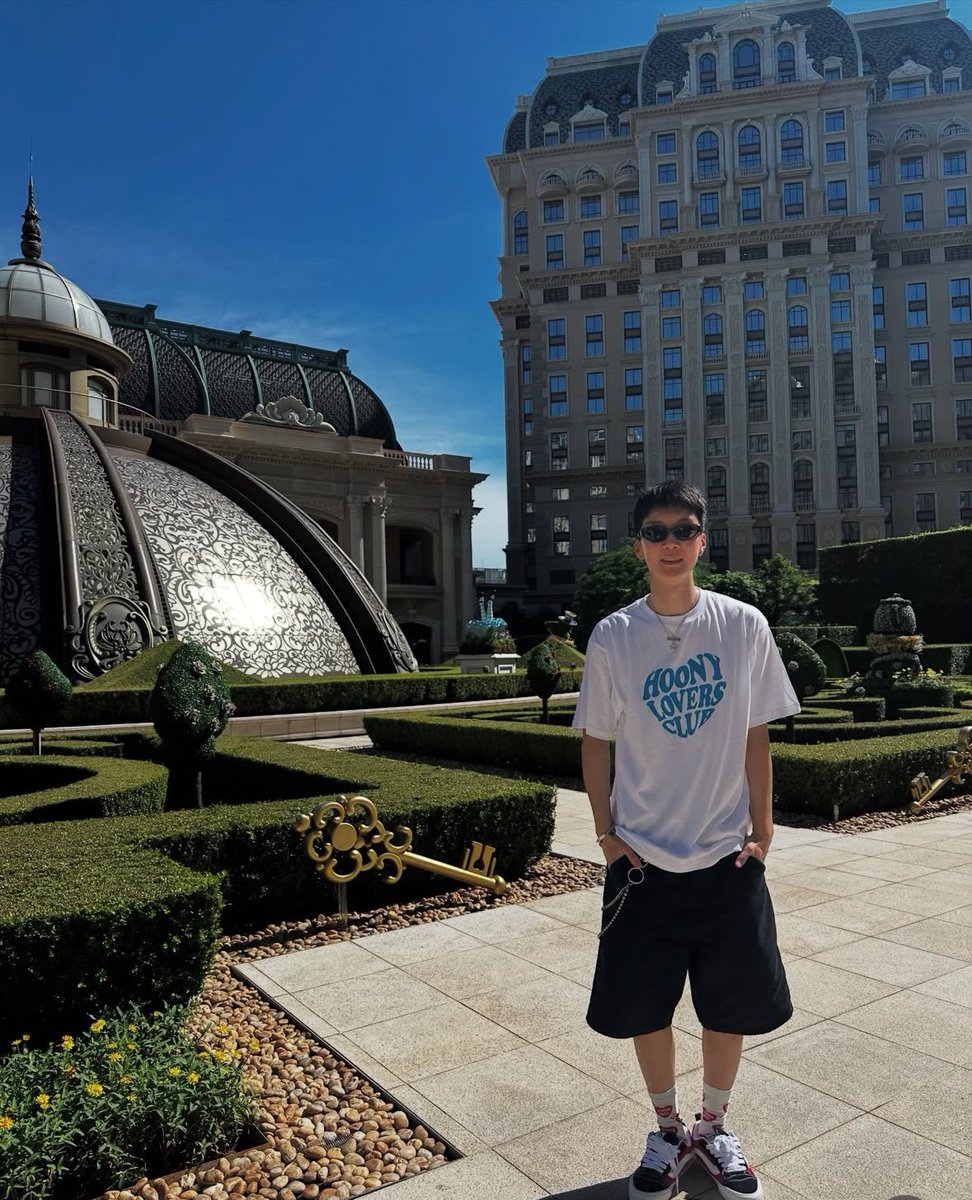 [💚] maetamong IG post update

“Memories in Macau 🐼🎋”

See full post here:
🥕instagram.com/p/DNxynV5QrHB/…

#WINNEROURMOMENTinMACAU 
#LEESEUNGHOON #HOONY <a href="/official_hoony_/">official_hoony_</a> #이승훈 #위너 #WINNER